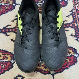Kipsta futbol botinkalary