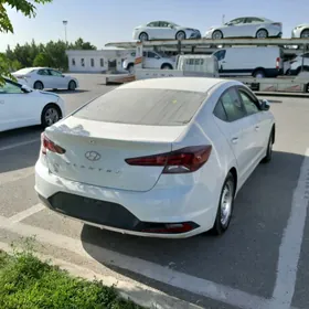 Hyundai Elantra 2020