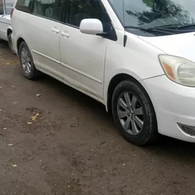 Toyota Sienna 2004