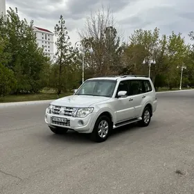Mitsubishi Pajero 2014