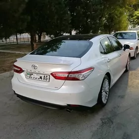 Toyota Camry 2019
