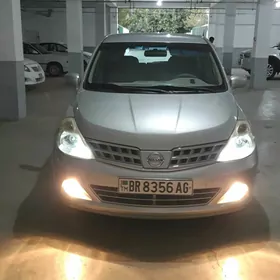 Nissan Tiida 2009