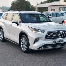 Toyota Highlander 2022