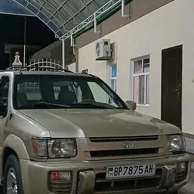 Infiniti QX4 1997