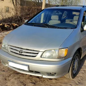 Toyota Sienna 2002