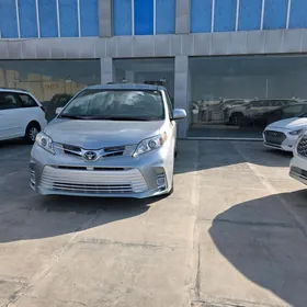 Toyota Sienna 2020