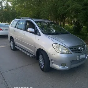 Toyota Innova 2010