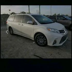 Toyota Sienna 2019