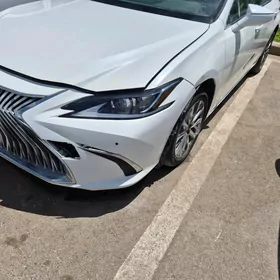 Lexus ES 300h 2021