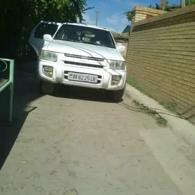 Infiniti QX4 1999