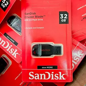 Fleşka sandisk 32GB