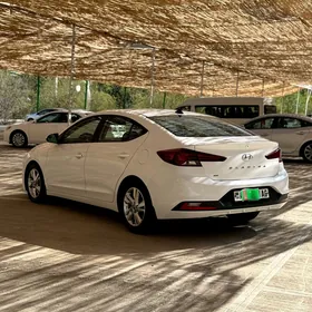 Hyundai Elantra 2020