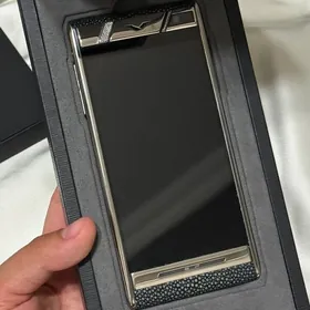 VERTU Aster с бриллиантами