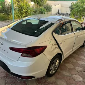 Hyundai Elantra 2020