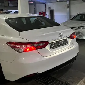 Toyota Camry 2018