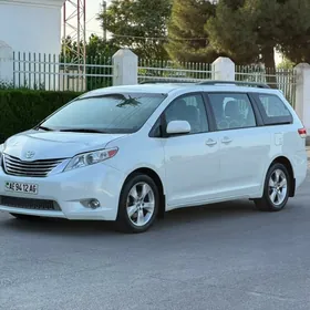 Toyota Sienna 2011