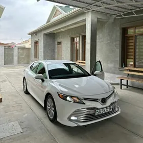 Toyota Camry 2019