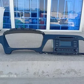 Hyundai magnitafon we ramkasy