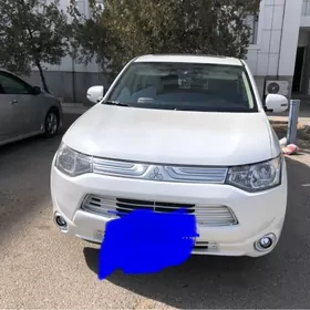 Mitsubishi Outlander 2013