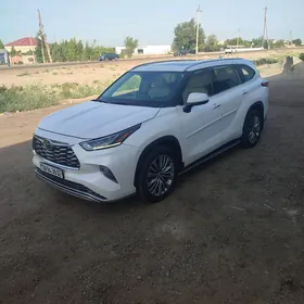Toyota Highlander 2021