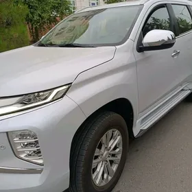 Mitsubishi Pajero 2020