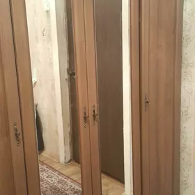 шифоньер  вместительный.