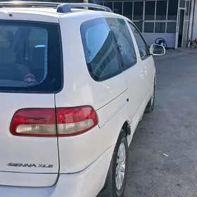 Toyota Sienna 2001