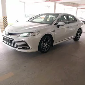 Toyota Camry 2021