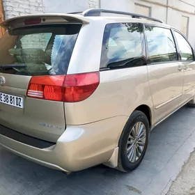Toyota Sienna 2004