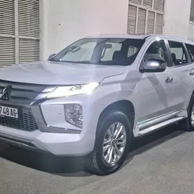 Mitsubishi Pajero 2020