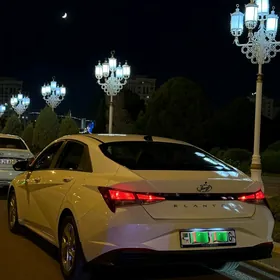 Hyundai Elantra 2021