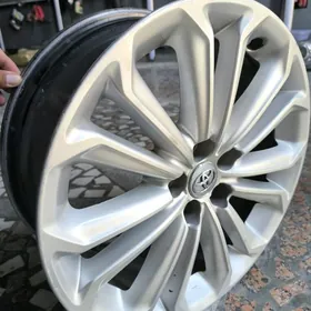 TOYOTA COROLLA DISKA 17 LIK