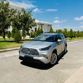 Toyota Highlander 2021
