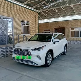 Toyota Highlander 2021