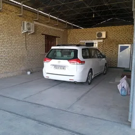 Toyota Sienna 2010