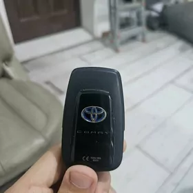 pult camry 2019-2023