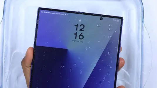 Galaxy Fold 7 выдержал 12 часов заморозки во льду и погружение в реку