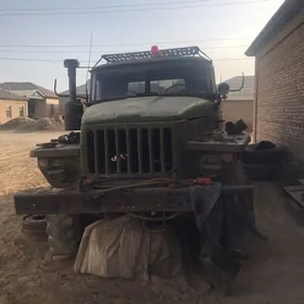 Ural 4320 1982