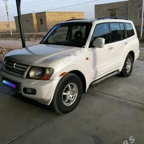 Mitsubishi Montero 2001