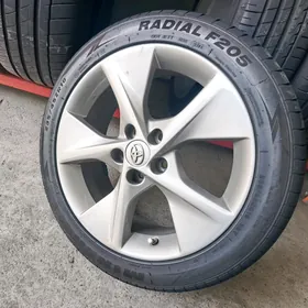 Palta Camry 235 45 18 TAZE