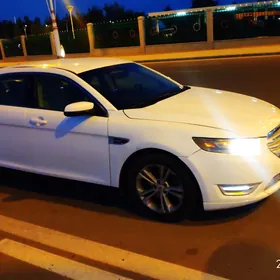 Ford Taurus 2014