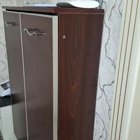 Mebel Aýakgap (köwüş) goýulýan