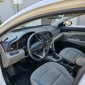 Hyundai Elantra 2019