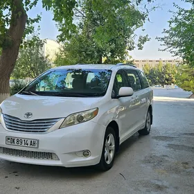 Toyota Sienna 2010