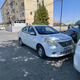 Nissan Versa 2012