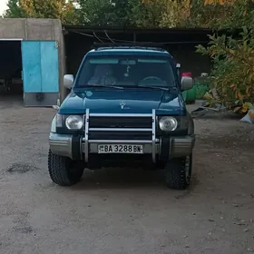Mitsubishi Montero 1995