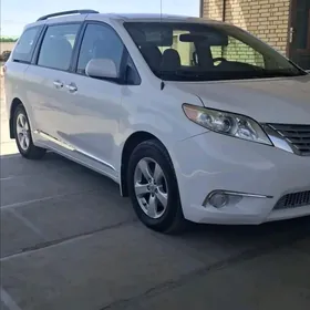 Toyota Sienna 2010