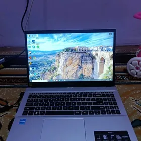 Noutbuk CORE 3