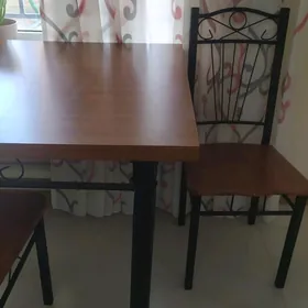 кухонный стол+ 6 стулчика