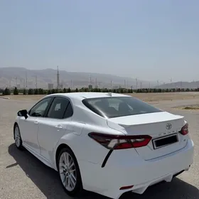 Toyota Camry 2021